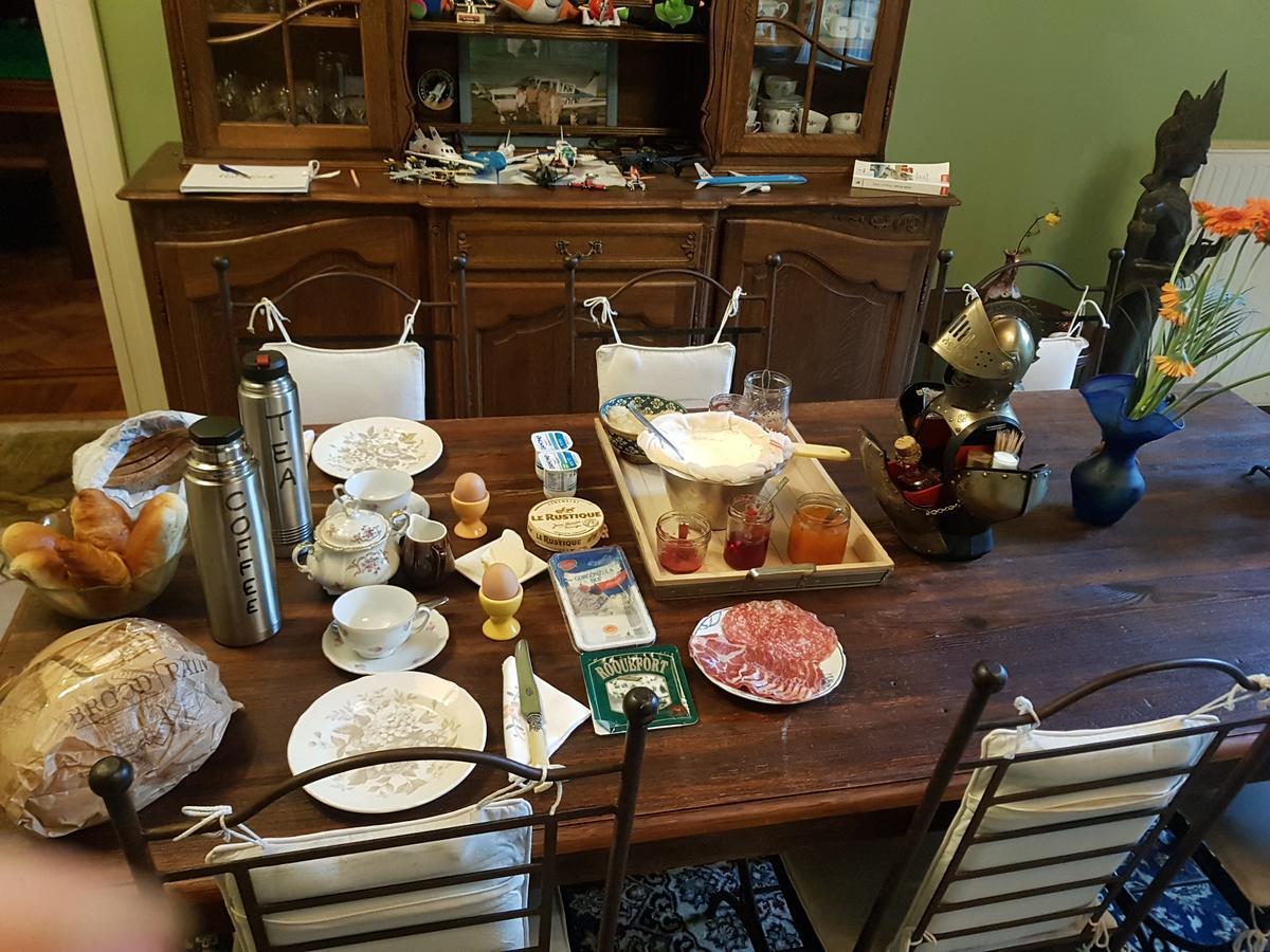 Chateau Lambert Moulinsart Hotel, Shuttle Airport, Long Term Parking, Snooker, Large Terrasse, Dinner, Breakfast Шарлеруа Экстерьер фото